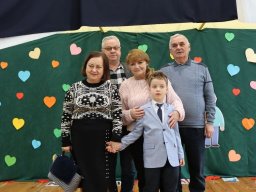 Rok szkolny 2023-2024 - 125 - DzieΣ Babci i Dziadka